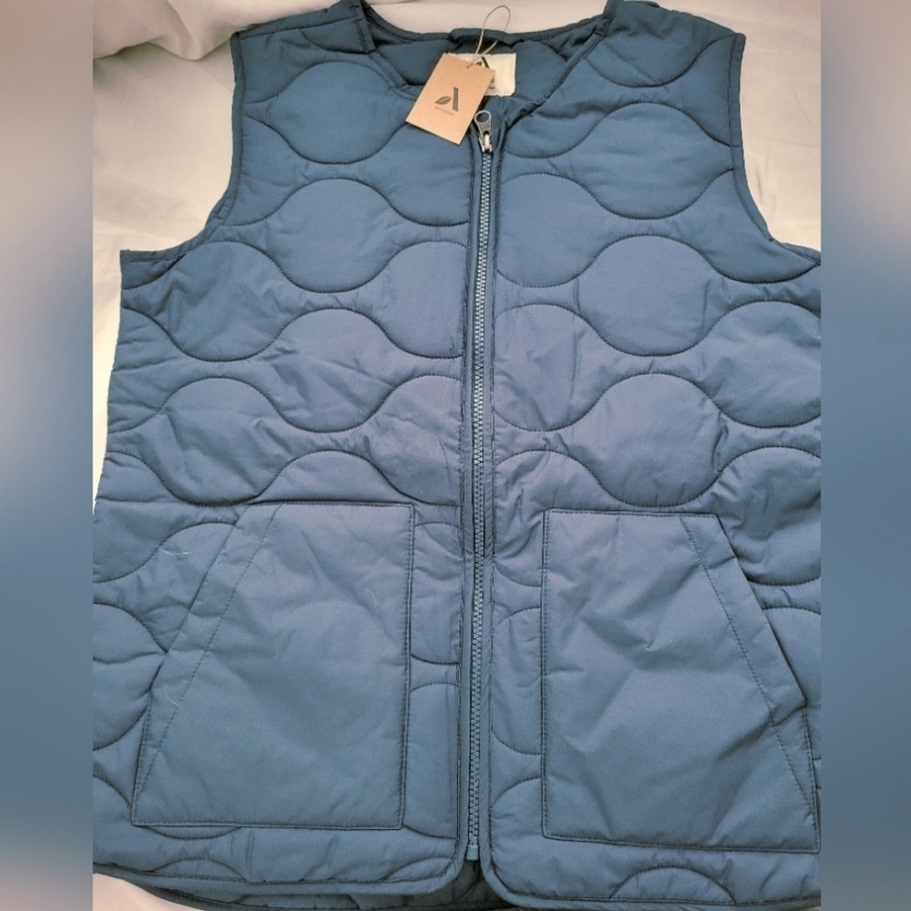 *NWT Amazon Essentials Unisex Kids Recycled Polyester Puffer Vest